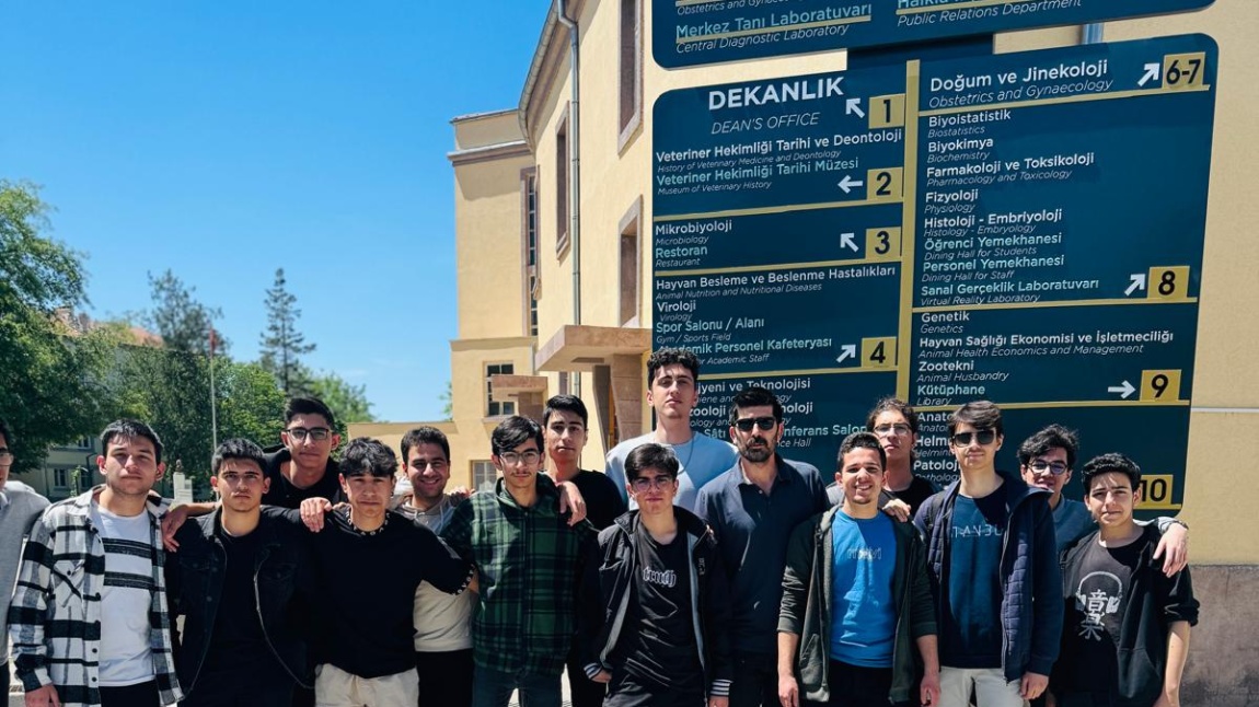 11. Sınıf Öğrencileri Ankara Üniversitesi Veterinerlik Fakültesi'nde Eğitici Bir Ziyaret Gerçekleştirdi